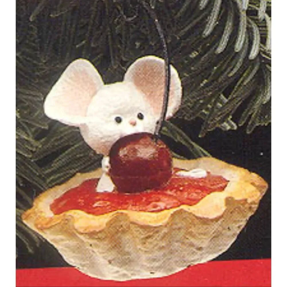 Vintage 1989 Hallmark Keepsake Cherry‎ Jubilee Mouse in Pie Christmas Ornament